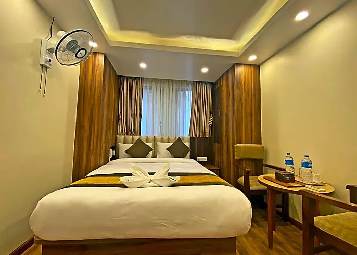 Airport Gurkha Hotel 3*